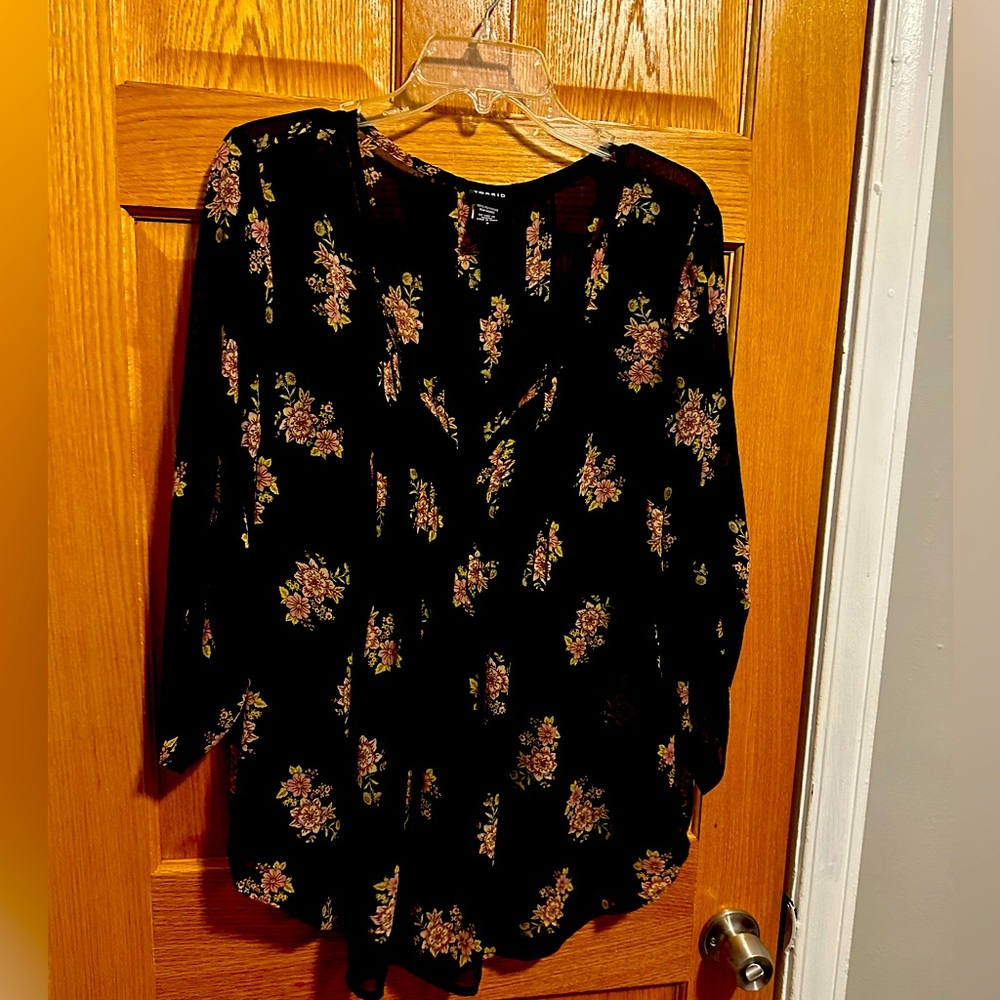 Torrid floral blouse